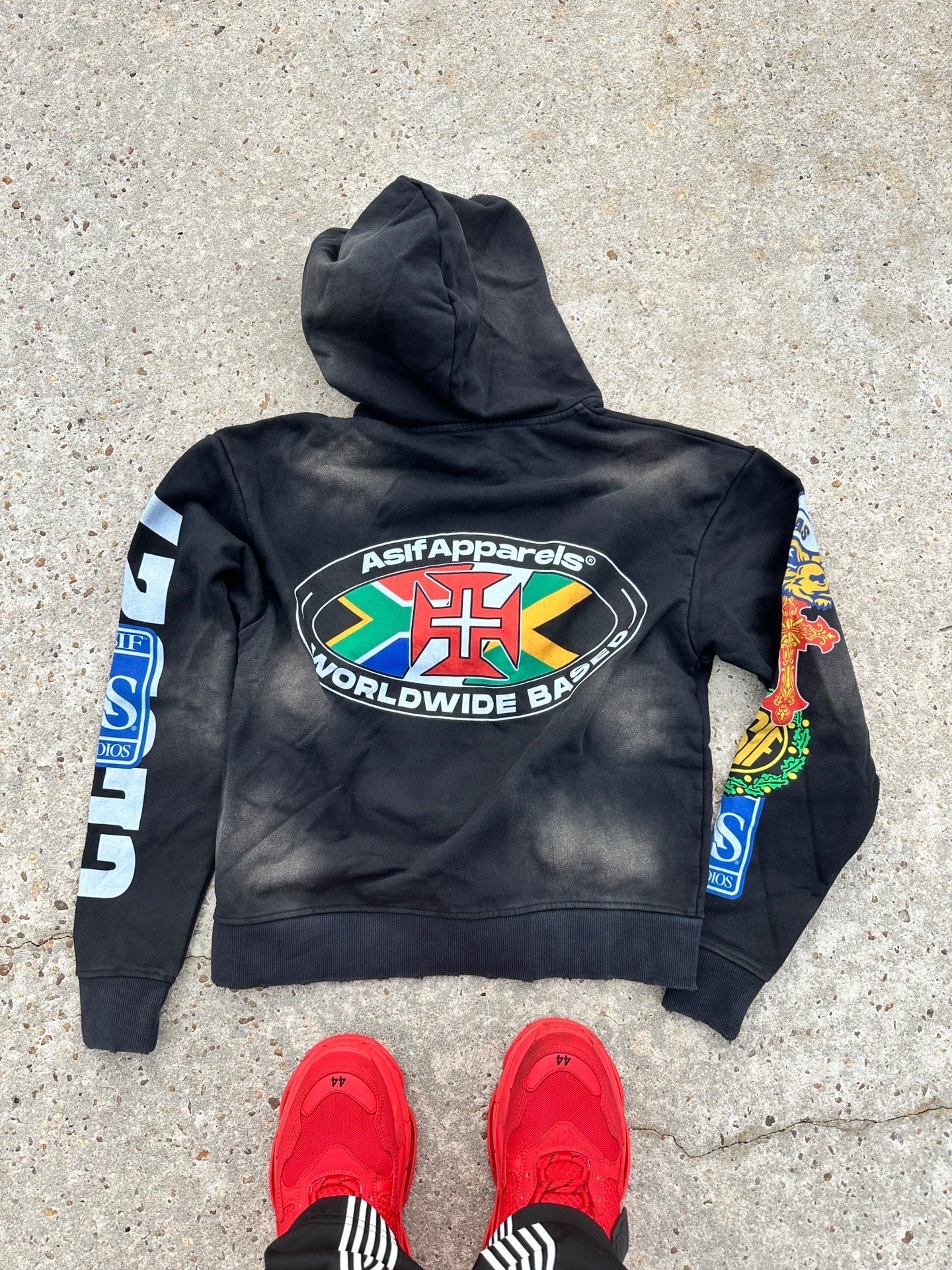 "WORLDWIDE" ZIP-UP